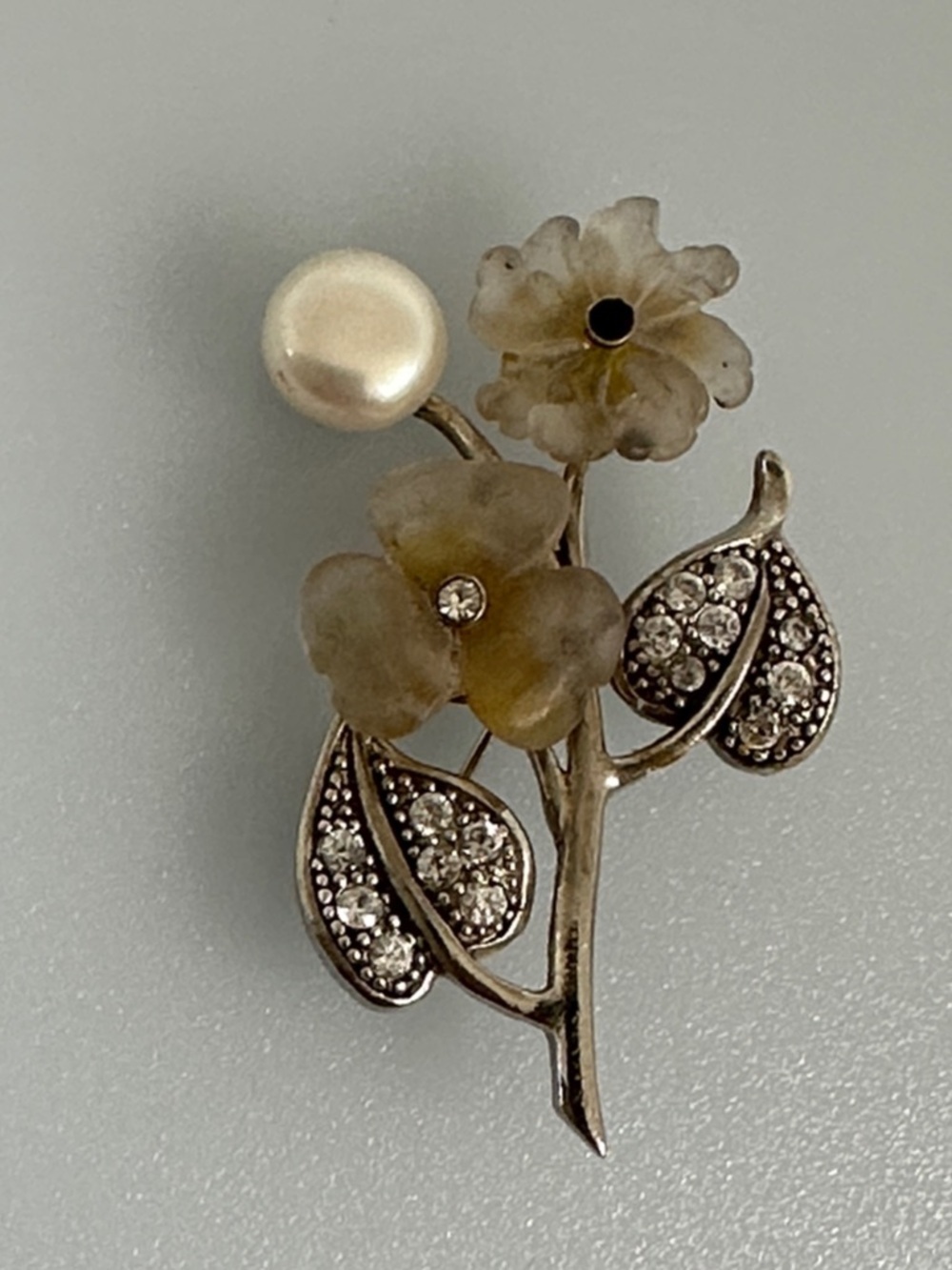 925 sterling Silver real Pearl & Crystal Floral Brooch in Cream and Gold-Tone